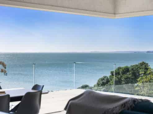 16 Crispe Road, Clarks Beach