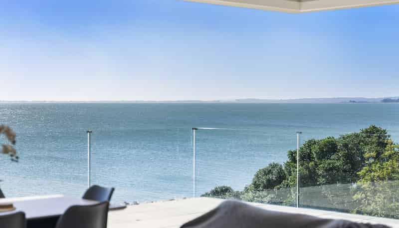 16 Crispe Road, Clarks Beach