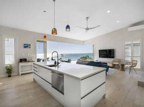 16 Crispe Road, Clarks Beach