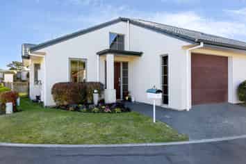 26 Lakeridge Close, Rangatira Park