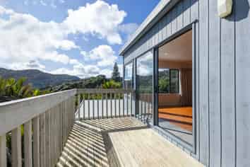 19 Rayner Road, Piha