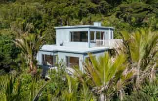 19 Rayner Road, Piha