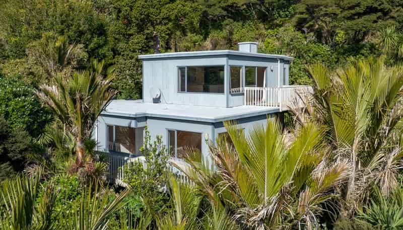 19 Rayner Road, Piha