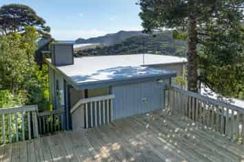 19 Rayner Road, Piha