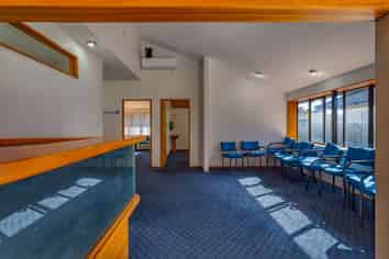 SPACIOUS CENTRAL PAPATOETOE LOCATION
