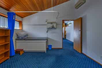 SPACIOUS CENTRAL PAPATOETOE LOCATION
