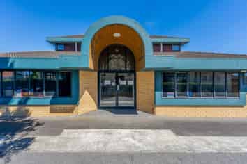 SPACIOUS CENTRAL PAPATOETOE LOCATION
