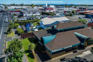 SPACIOUS CENTRAL PAPATOETOE LOCATION
