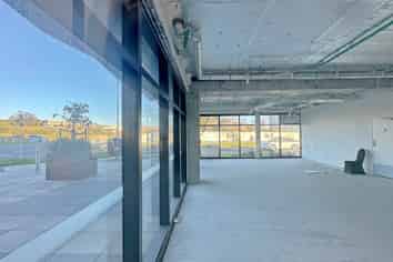 RETAIL UNIT IN PRESTIGIOUS RISLAND APARTMENTS
