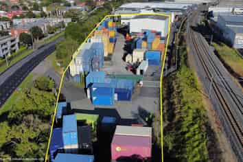 High Stud Warehouse And Large Yard