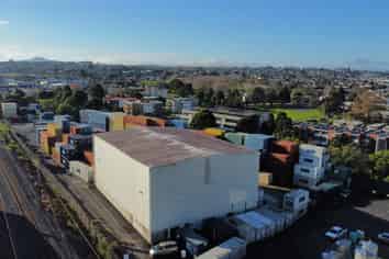 High Stud Warehouse And Large Yard