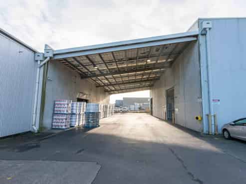 Large warehousing & logistics site for lease