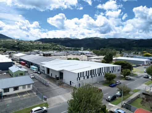 New 900m2 Adjacent to SH2