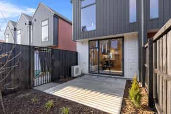 7/5 Donald Place, Merivale