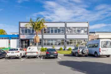 Office Spaces In Iconic Business Hub Building