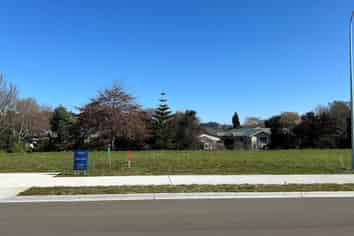 8 Pyke Place , Wakefield