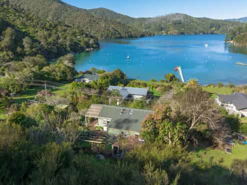 15 Lochmara Bay, Queen Charlotte Sound
