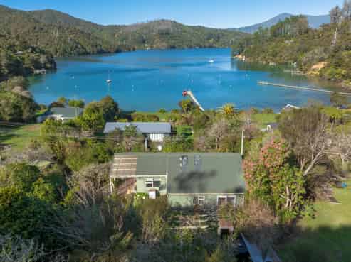 15 Lochmara Bay, Queen Charlotte Sound