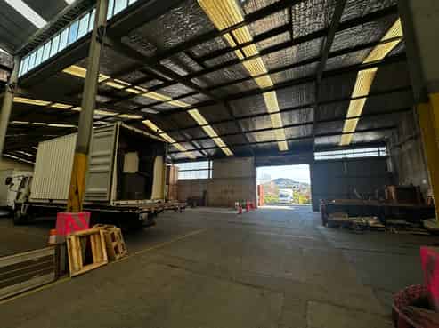 Large High Stud Warehouse with Yard