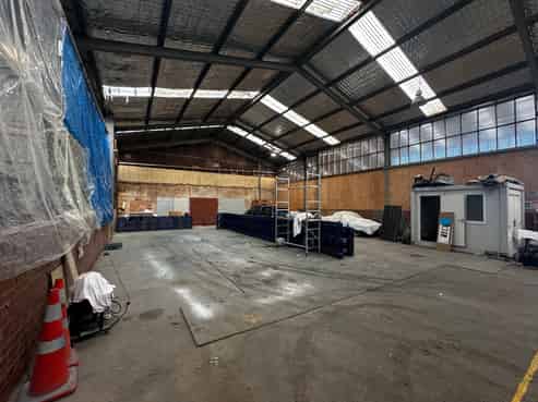 Large High Stud Warehouse with Yard