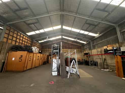 Large High Stud Warehouse with Yard