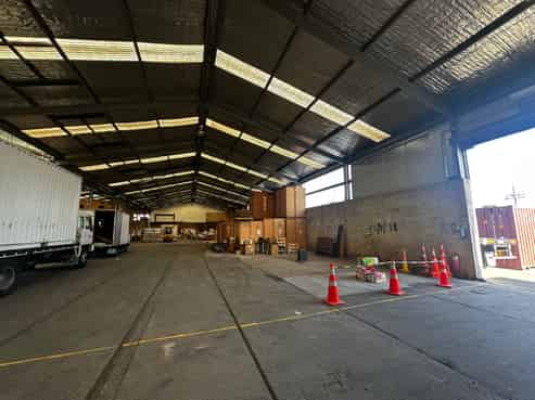 Large High Stud Warehouse with Yard