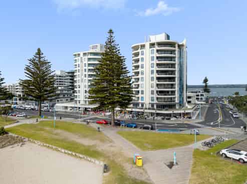 Beachfront retail/hospitality - occupy or invest