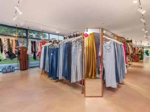 Beachfront retail/hospitality - occupy or invest