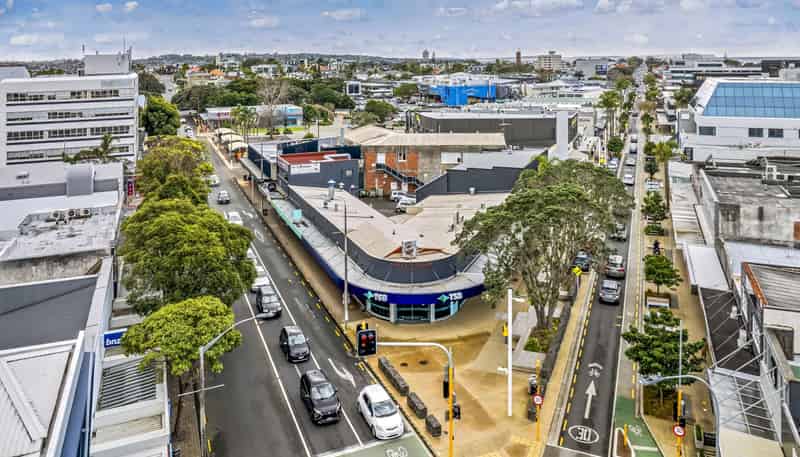 2-4 Hurstmere Road, Takapuna