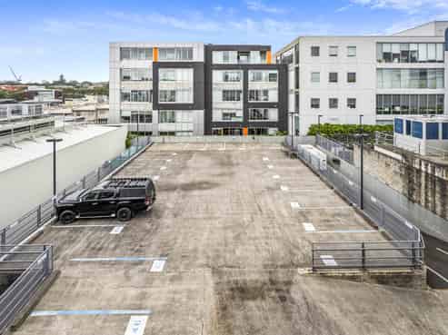 City Fringe Freehold Vacant Possession Mixed-Use