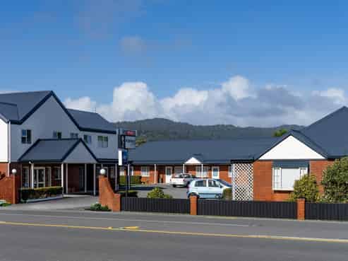 12 Spacious Units - Great Figures and Growing