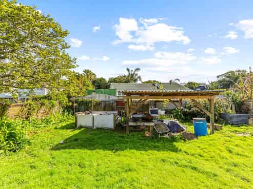 8 Emerson Road, Clover Park