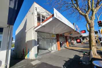 Prime retail gem on bustling West Coast Road