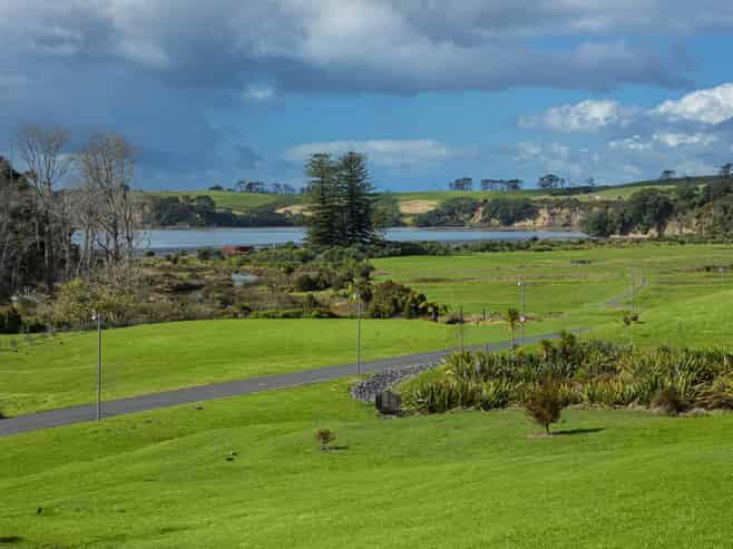2 Taha Puke Road, Okura Bush