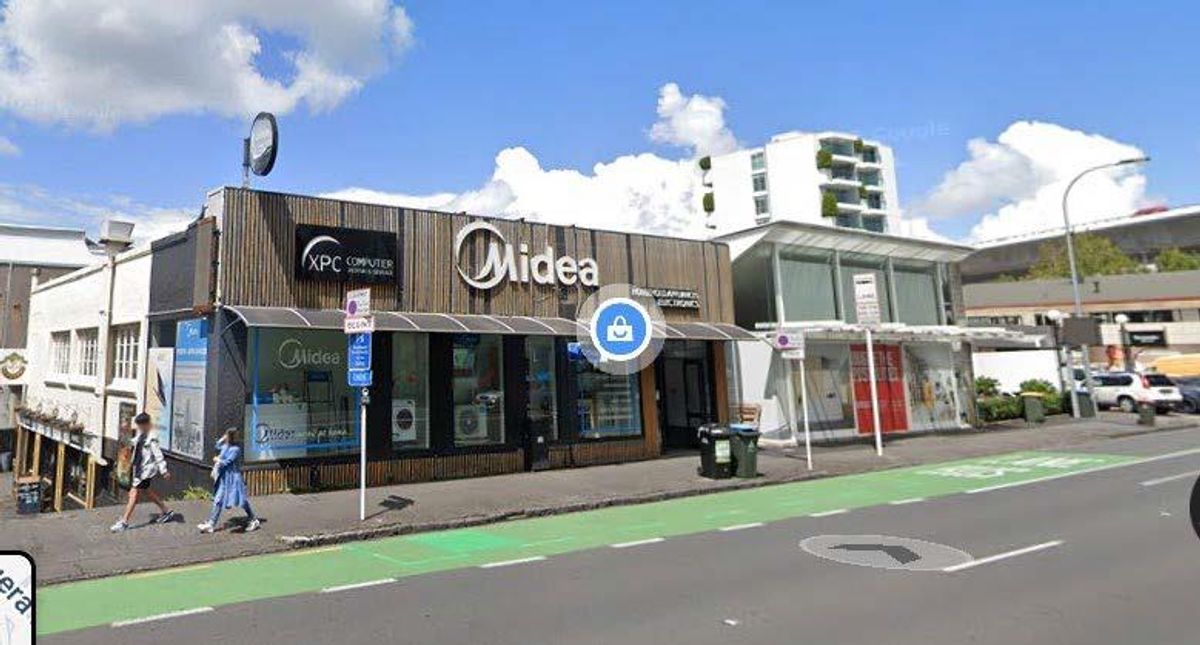 Standalone Broadway Retail – pohled 2