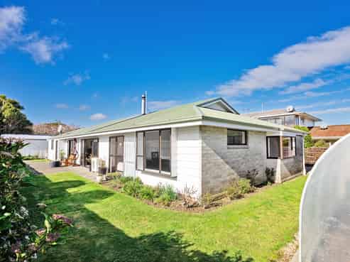 90 Lowe Street, Avenal