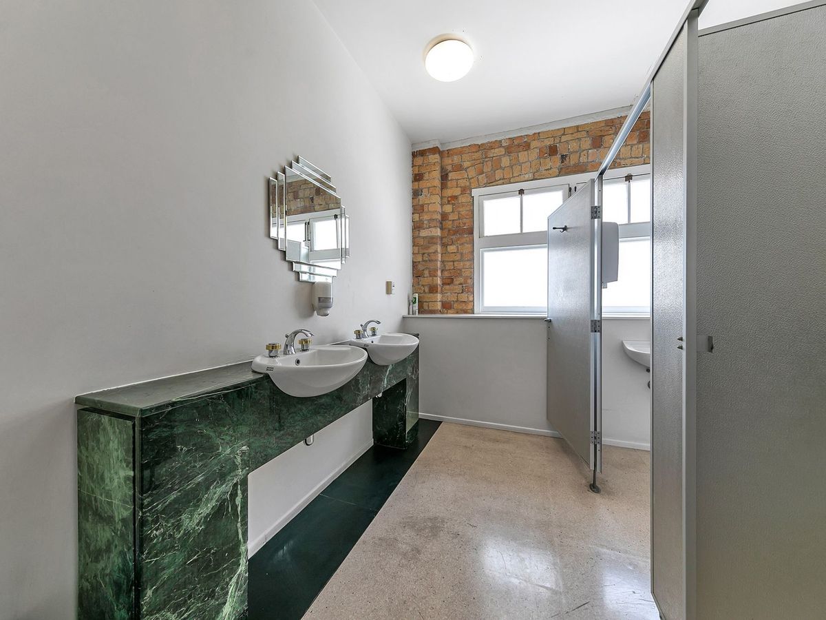 Character Space in Cathedral House - Altro