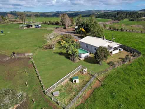 3175 Highway 22, Whangape