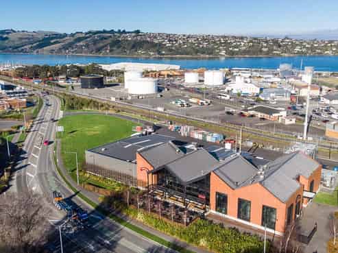 Exceptional development site, strategic zoning.