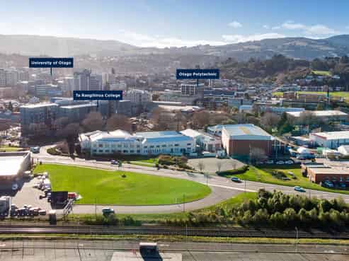 Exceptional development site, strategic zoning.