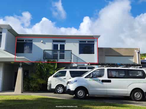 Tidy first floor office - Whangaparaoa