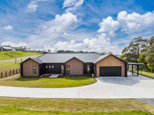 8 Nga Tui Lane, Acacia Bay