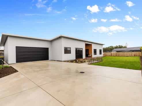 11 Smith Street, Lepperton