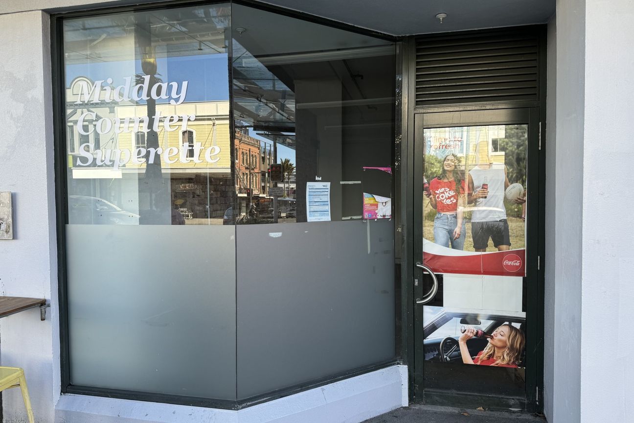 K road retail unit available - Daha fazla