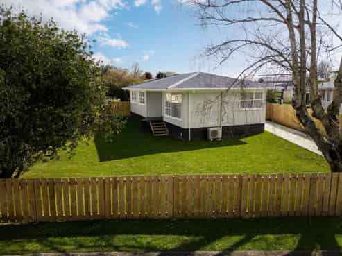 8 Susan Place, Deanwell