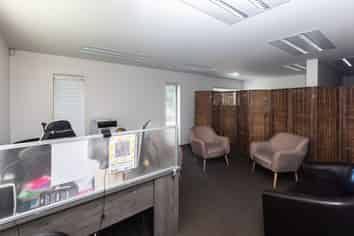 Huge Papanui Road Profile/Excellent Car Parking