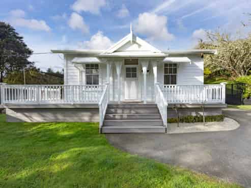 703 Huia Road, Parau