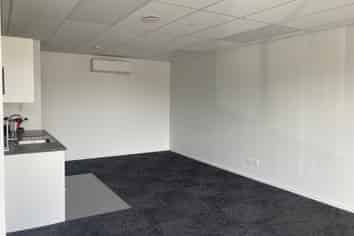 Near new Industrial / Commercial high stud unit