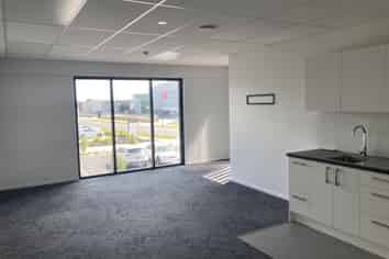 Near new Industrial / Commercial high stud unit