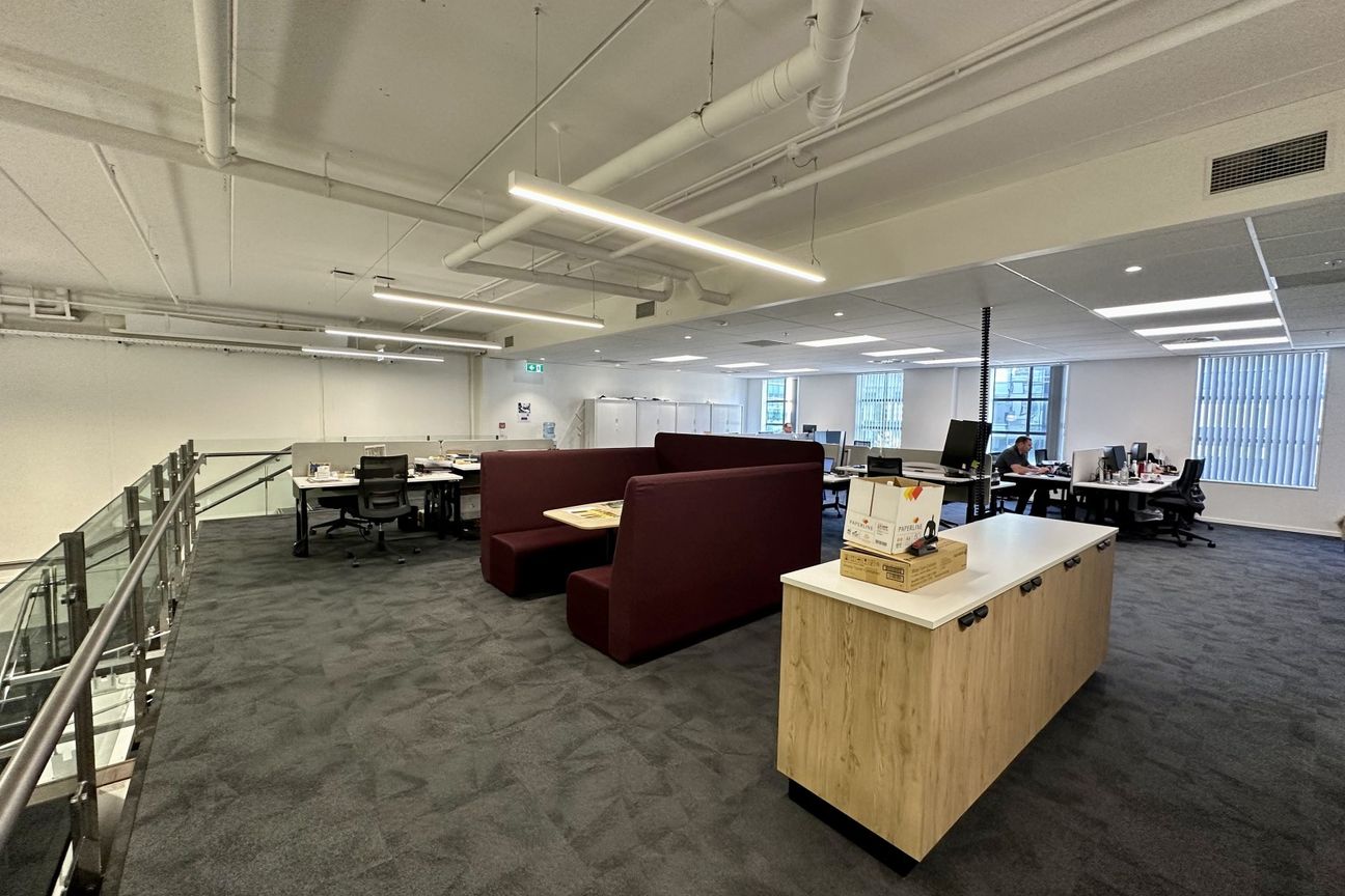 Carlton Gore Road warehouse & office - Vista 3